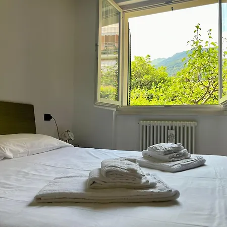 With Garden And Garage - Larihome A28 Apartamento Dongo